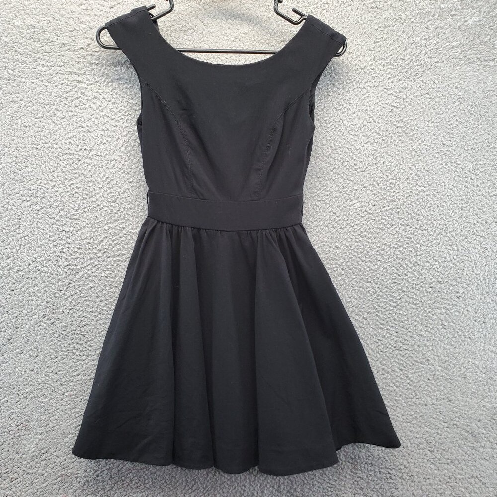 Swing Dress Little Black Dress Sleeveless V Neck Flare Skirt XOXO‎ Size O